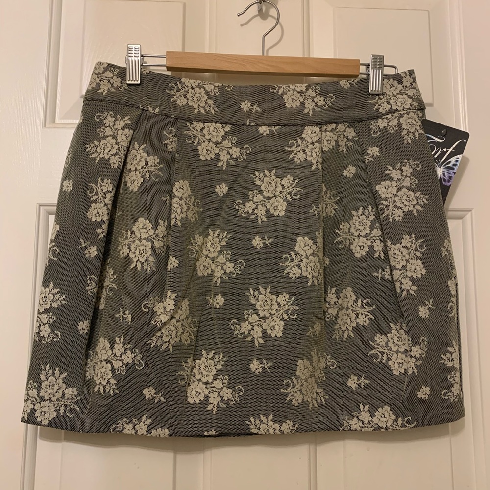 New Zara lace skirt w/pockets